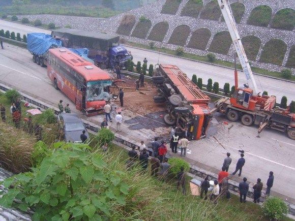 9·25潭邵高速車輛相撞事故