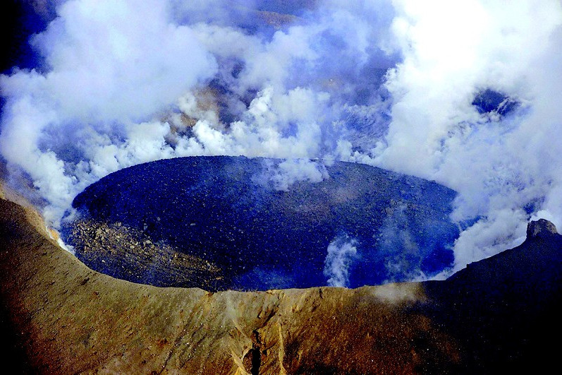 新燃岳火山(日本新燃岳火山噴發)