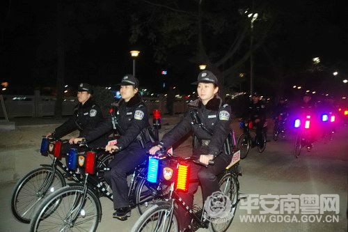 普寧市公安局巡警支隊騎腳踏車巡防保平安