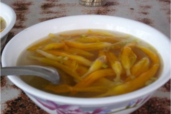 金針菜黃豆豬腳湯