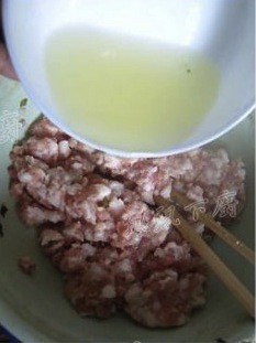 綠豆面大肉包