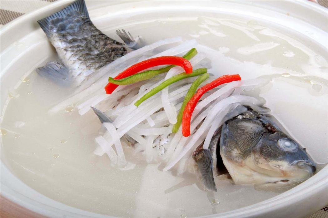 銀絲鯽魚湯