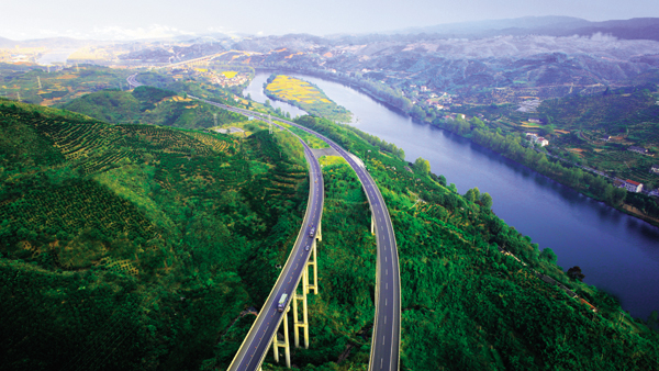 常德—吉首高速公路分離雙向道