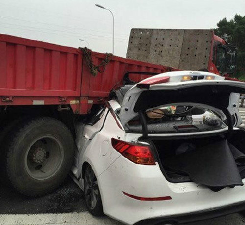 6月30日南京轎車削頂事件