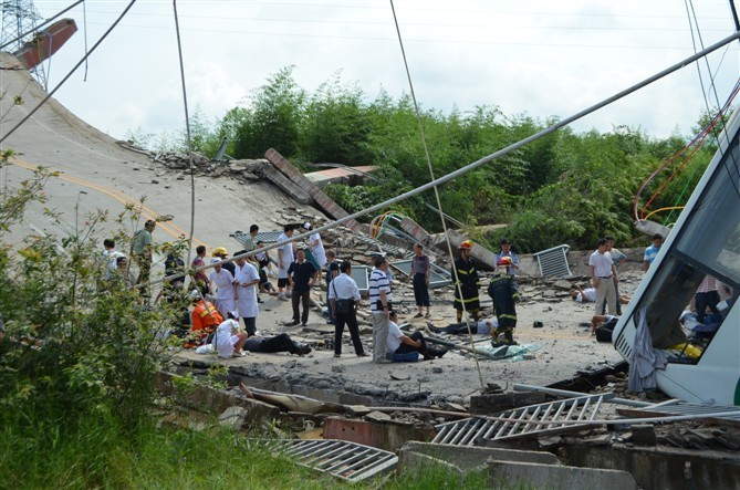 武夷山公館大橋北端垮塌事故現場