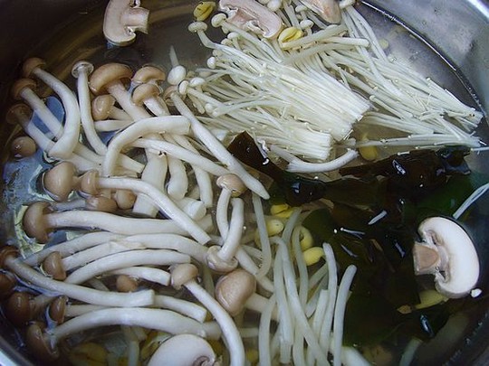 口蘑豆芽湯