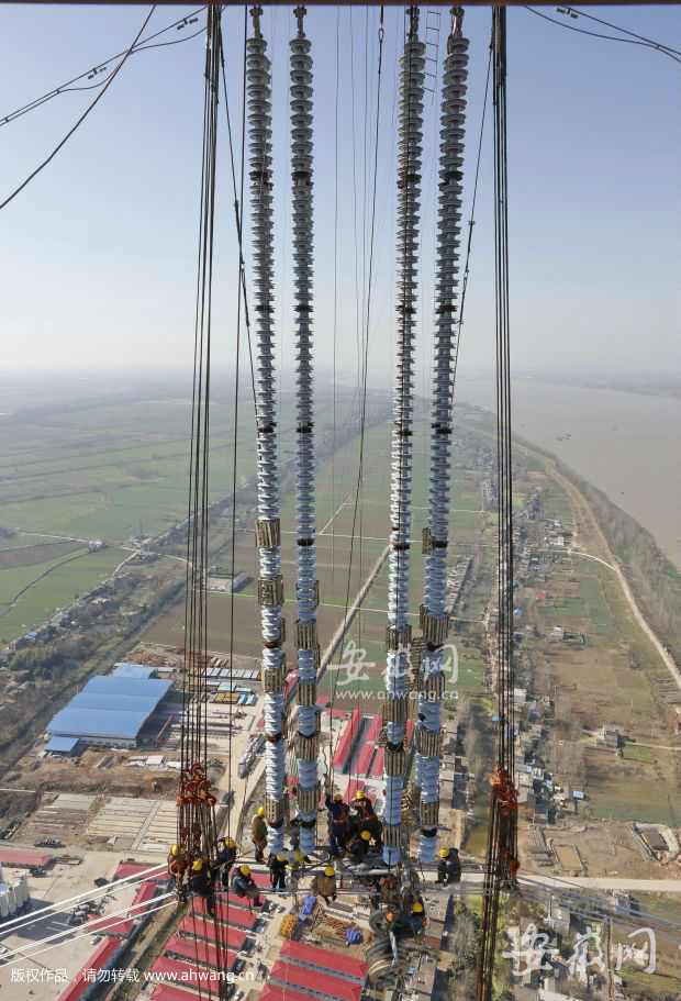 靈州～紹興特高壓直流輸電線長江大跨