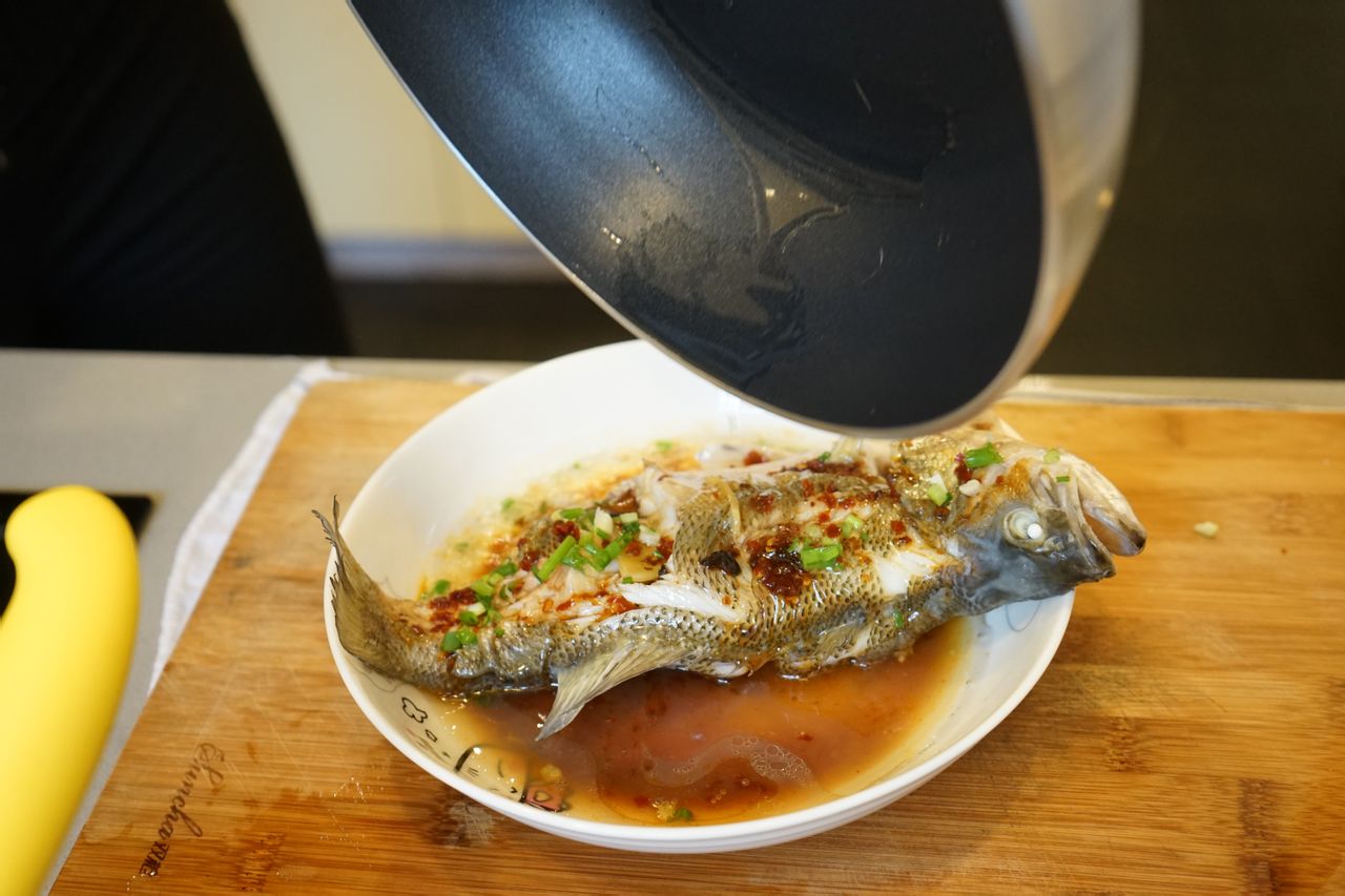 梁食清蒸鱸魚