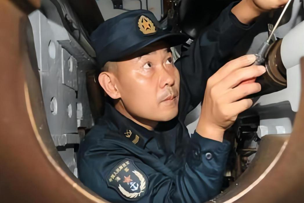 劉兵(南部戰區海軍某護衛艦支隊綿陽艦主炮班長兼技師、三級軍士長)