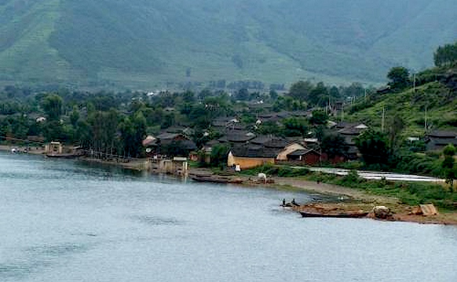 程海北端興仁村湖面