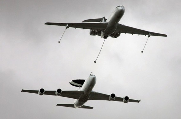 VC-10空中加油機採用“軟式加油”