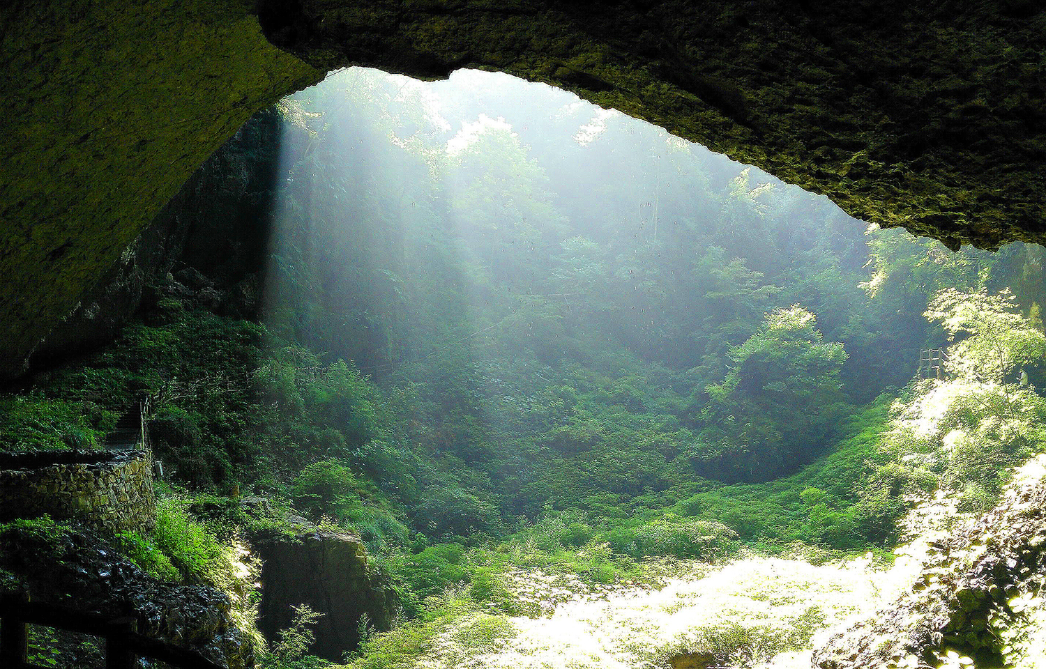 餘暉灑落川洞庵