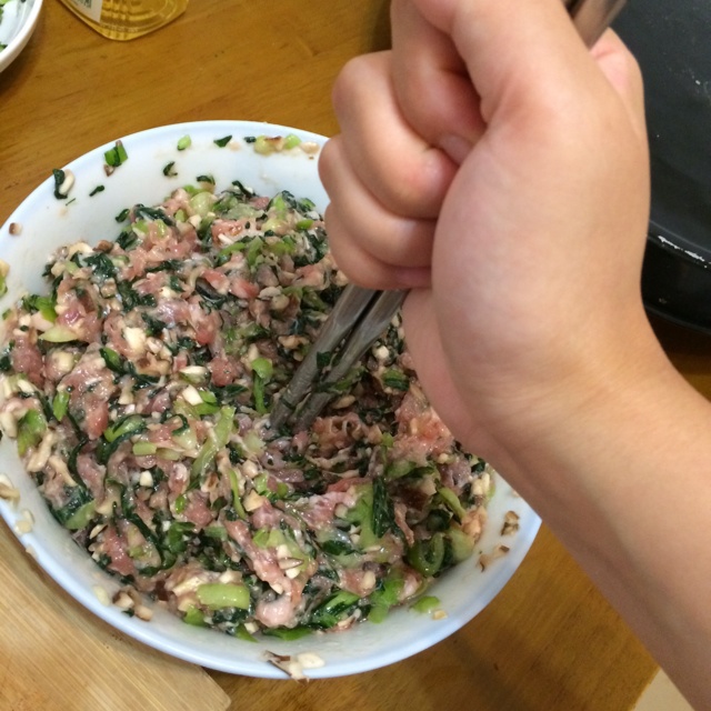 青菜香菇肉包