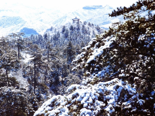 南山積雪