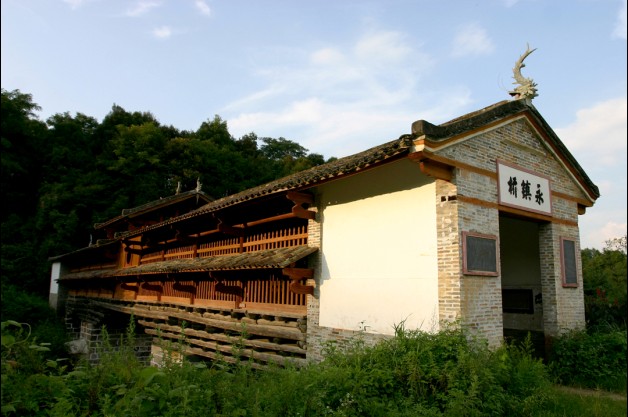 永鎮廊橋