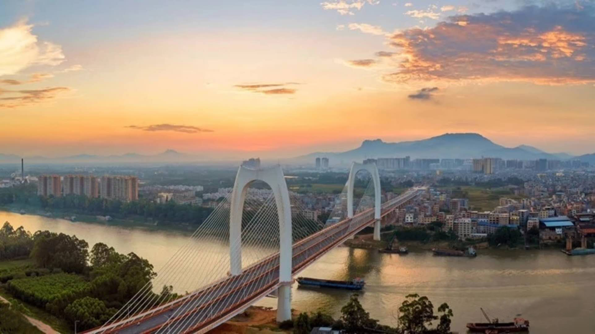 夕陽下青雲大橋