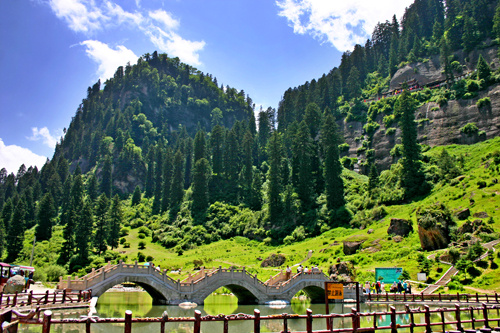 松鳴岩風景區