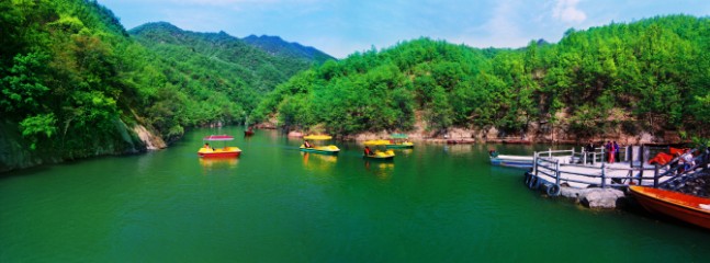 畫眉谷景區杜鵑湖風光