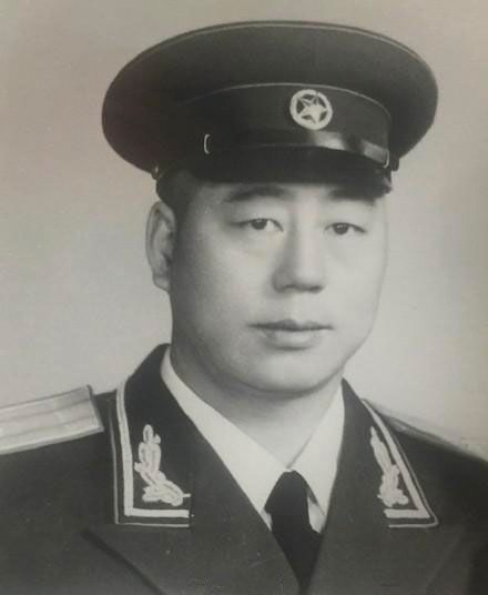 強勇(北京軍區裝甲兵裝備器材部原副部長)