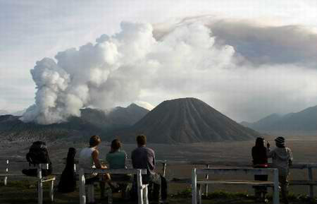 印尼火山爆發 濃煙高達3000米