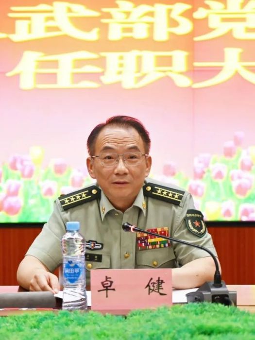 卓健(江西省鷹潭市委常委、鷹潭軍分區政治委員)