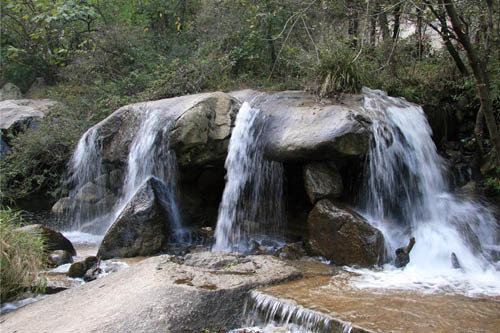 神靈寨水簾洞