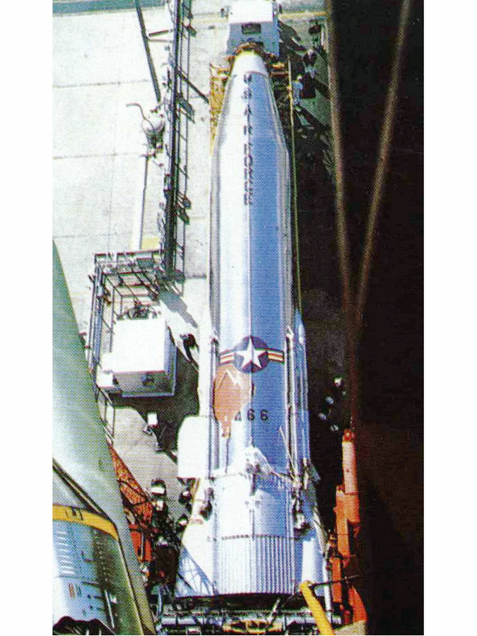 SM-65彈道飛彈F型水平放置
