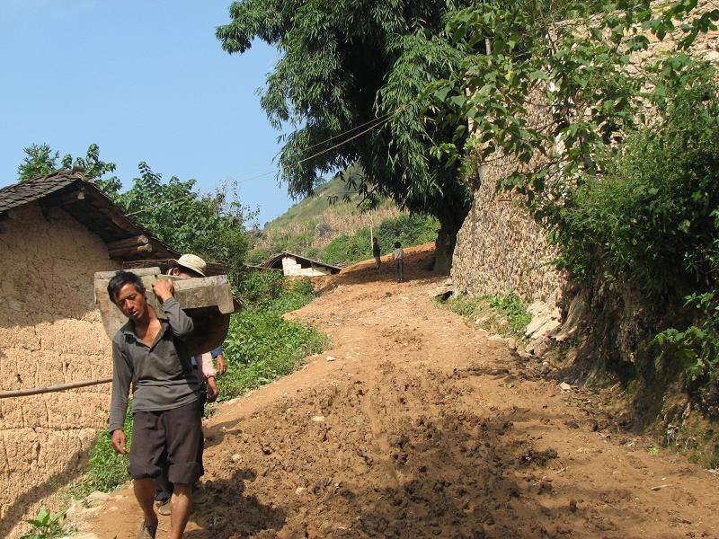 入村道路