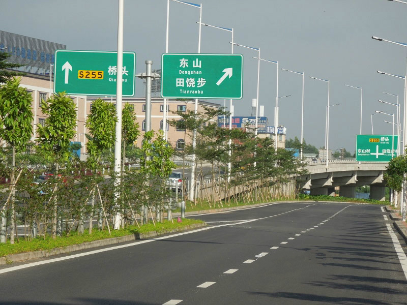 東部快速路企石鎮與橋頭鎮分岔路口