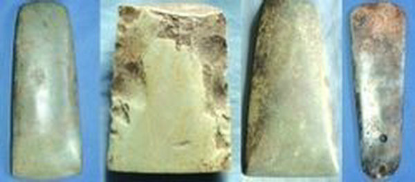 哈民遺址考古發掘出土的石斧、玉斧