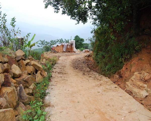 半坡鄉安海村進村道路