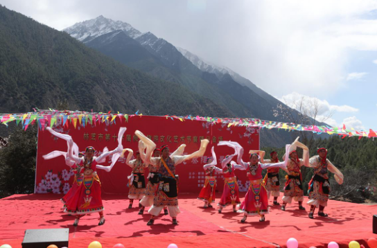 2018年4月2日察隅縣羅馬桃花旅遊文化節文藝表演