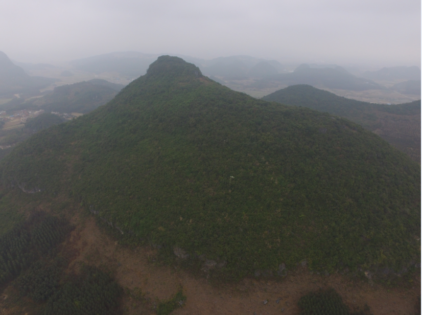 帽山(廣西壯族自治區來賓市興賓區遷江鎮山名)