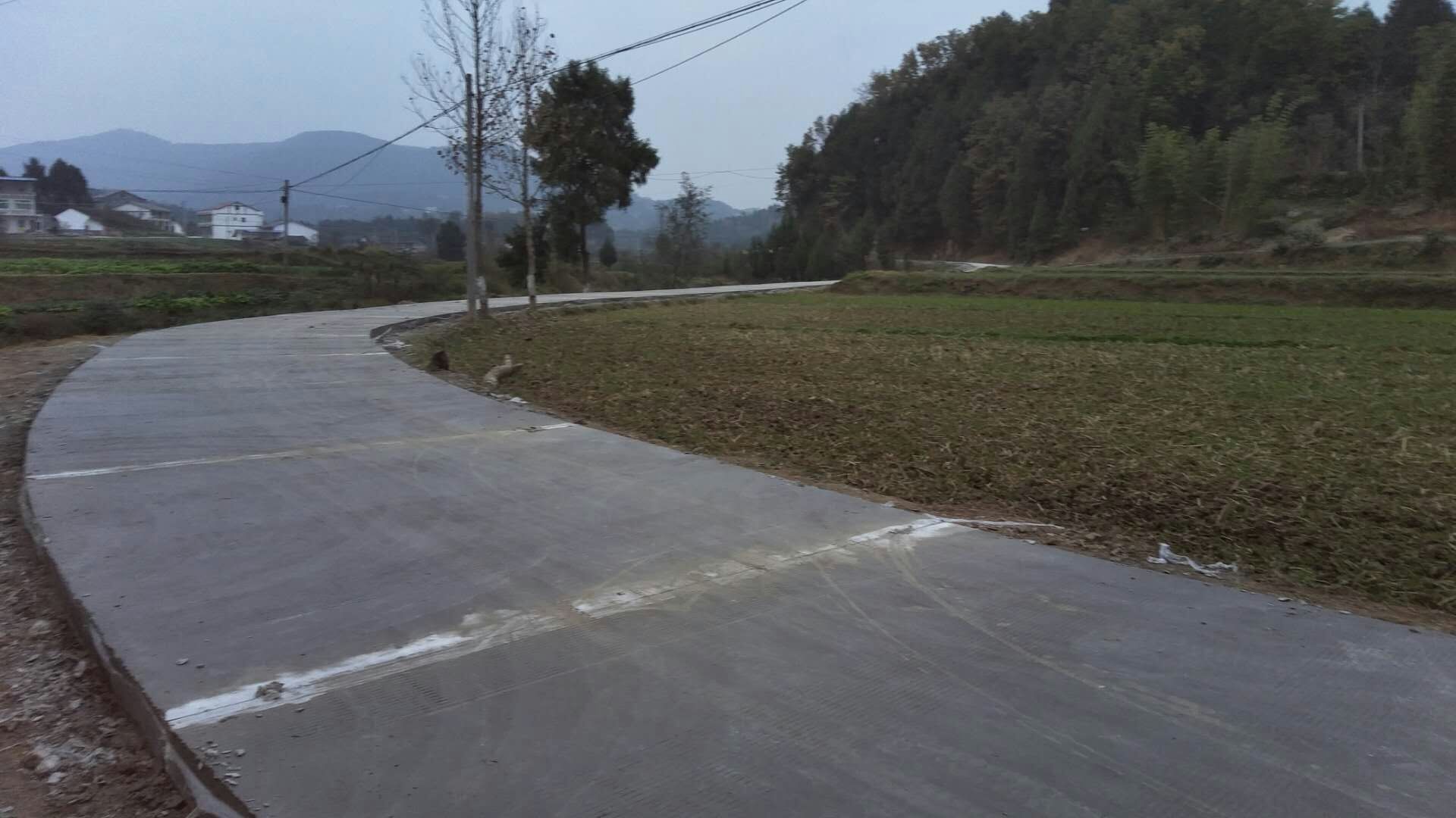 柳河新建村組水泥路（2017年11月）