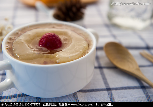 川貝蜂蜜雪耳煲