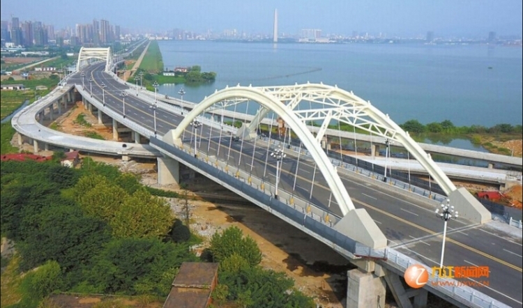 八里湖北大道路橋