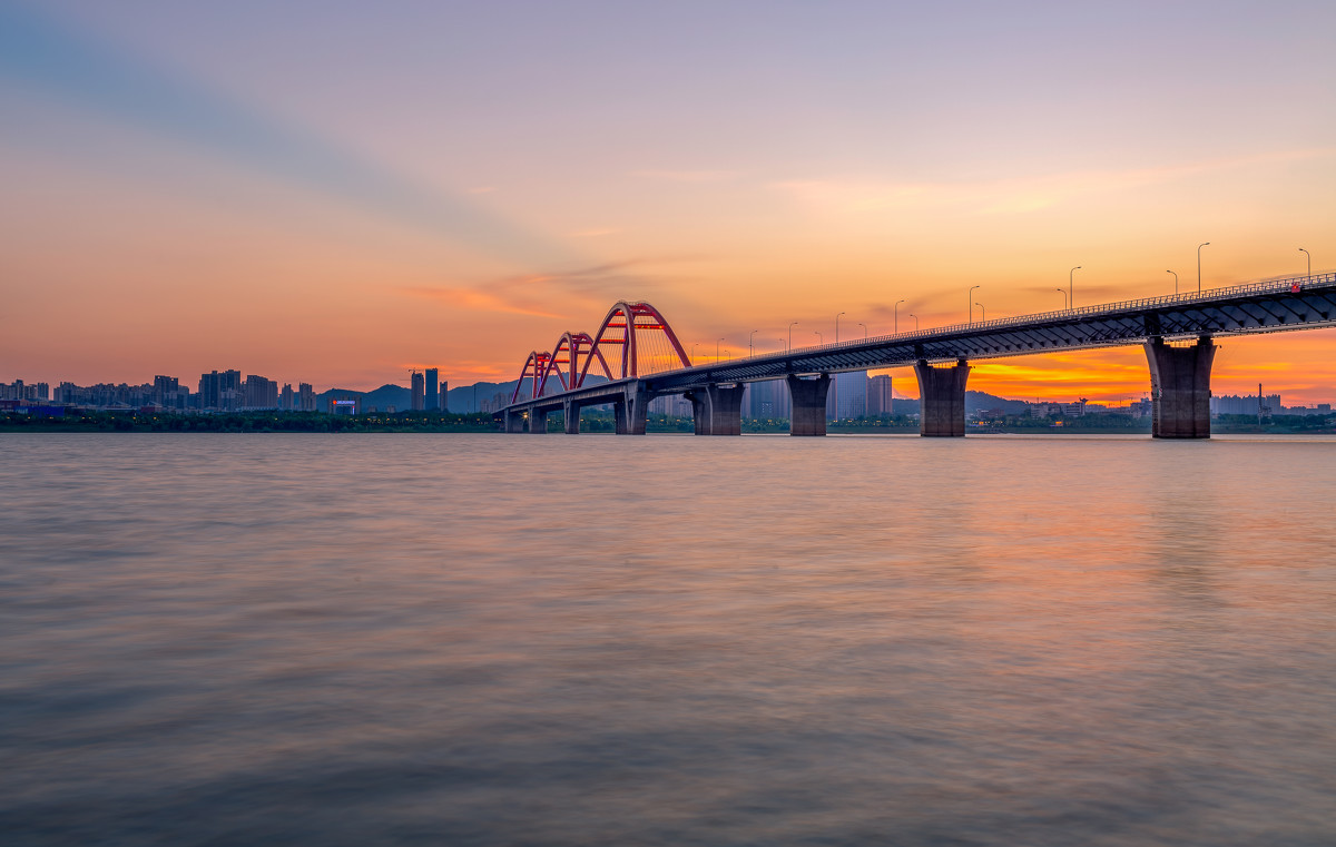 福元路大橋夕陽圖