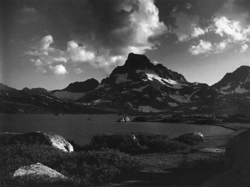 Ansel Adams: 400 Photographs （安塞爾·亞當斯：400張照片）