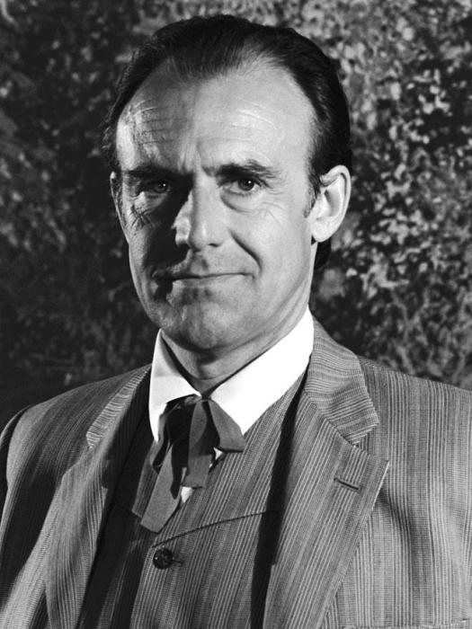 理察·布爾(Richard Bull)