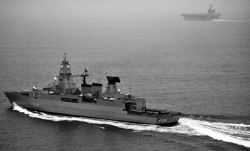 薩克森級護衛艦與杜魯門號航空母艦