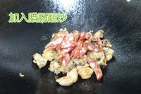 排骨雞肉臘腸燜飯