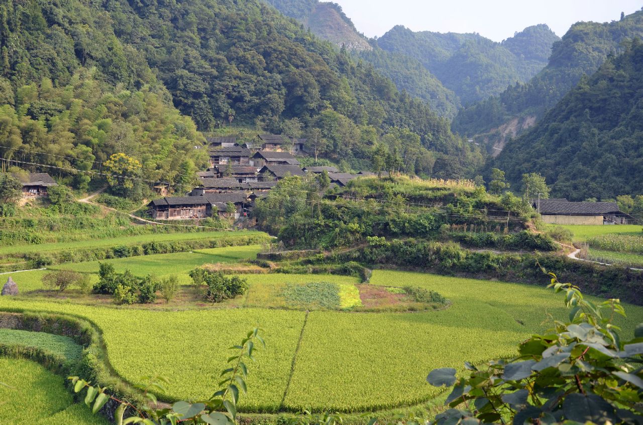 吊岩村(鳳凰縣水打田鄉下轄村)