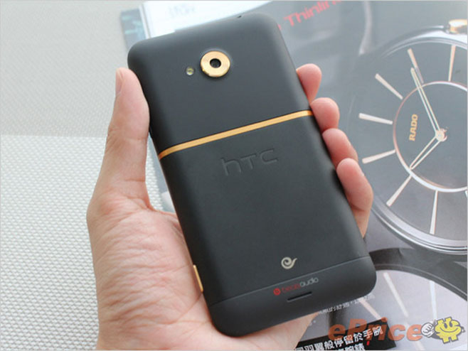 HTC One XC背面