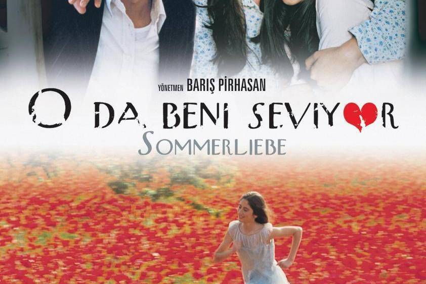 O da beni seviyor