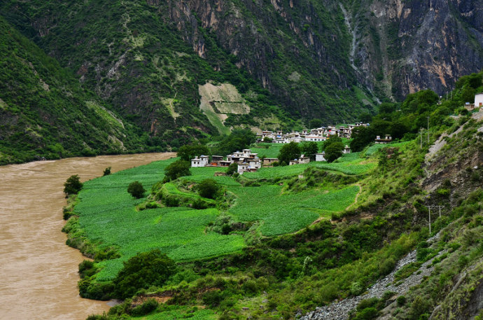 龍坡村(雲南貢山獨龍族怒族自治縣捧當鄉下轄村)