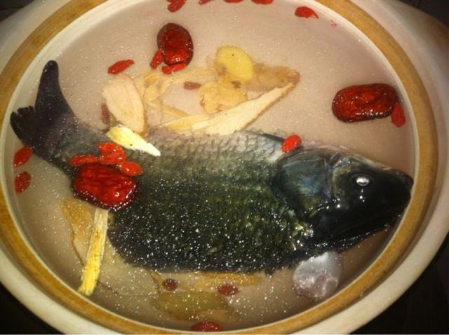 土茯苓赤小豆煲鯽魚