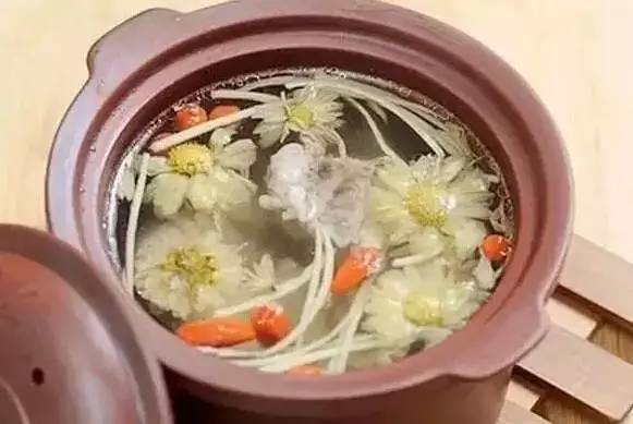 菊花枸杞煲排骨