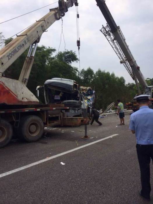 8·28廣昆高速客車側翻事故