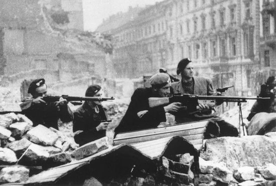 華沙起義(1944年8月1日波蘭發動反抗納粹德國的起義)