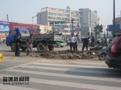 11.28江蘇鹽城一渣土車壓扁轎車事故